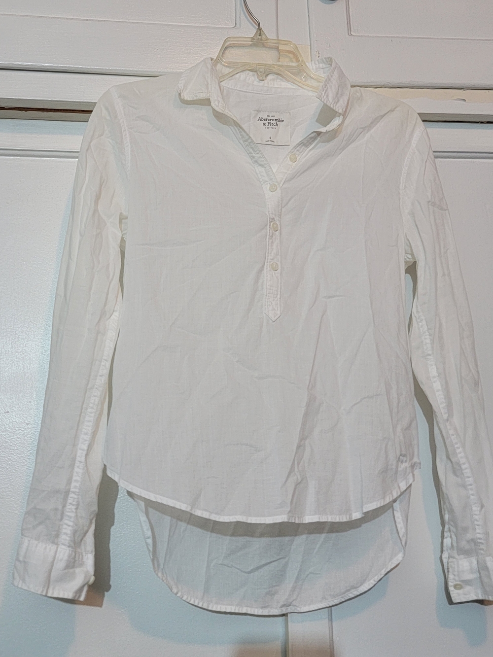 Abercrombie & Fitch White Button-Neck Popover Shirt Embroyded Sleevs